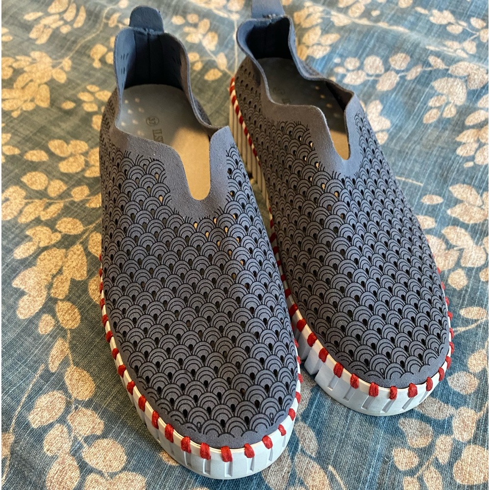 Ilse Jacobsen Gray Slip-On Shoes with Red Accents